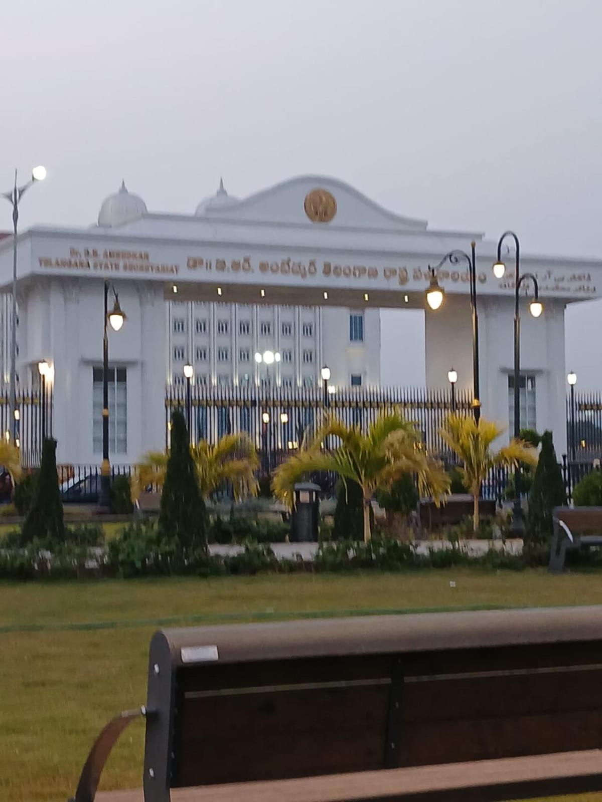 Dziire Service Apartment Hyderabad Luaran gambar